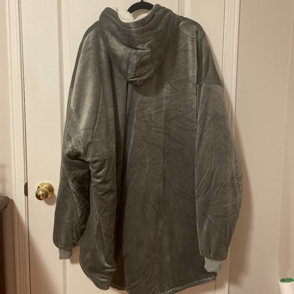 The Comfy Original Wearable Blanket in Grey - Picture 3 of 4